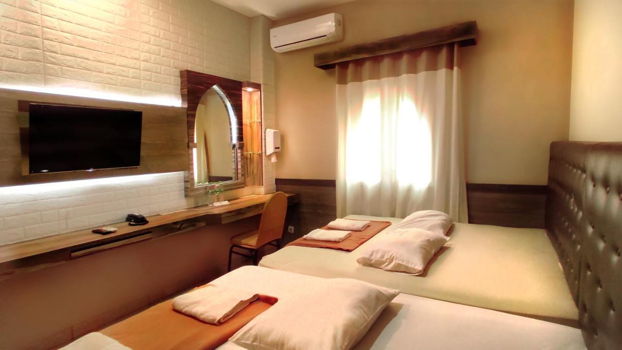 Hotel Syariah Larismanis Semarang Extérieur photo