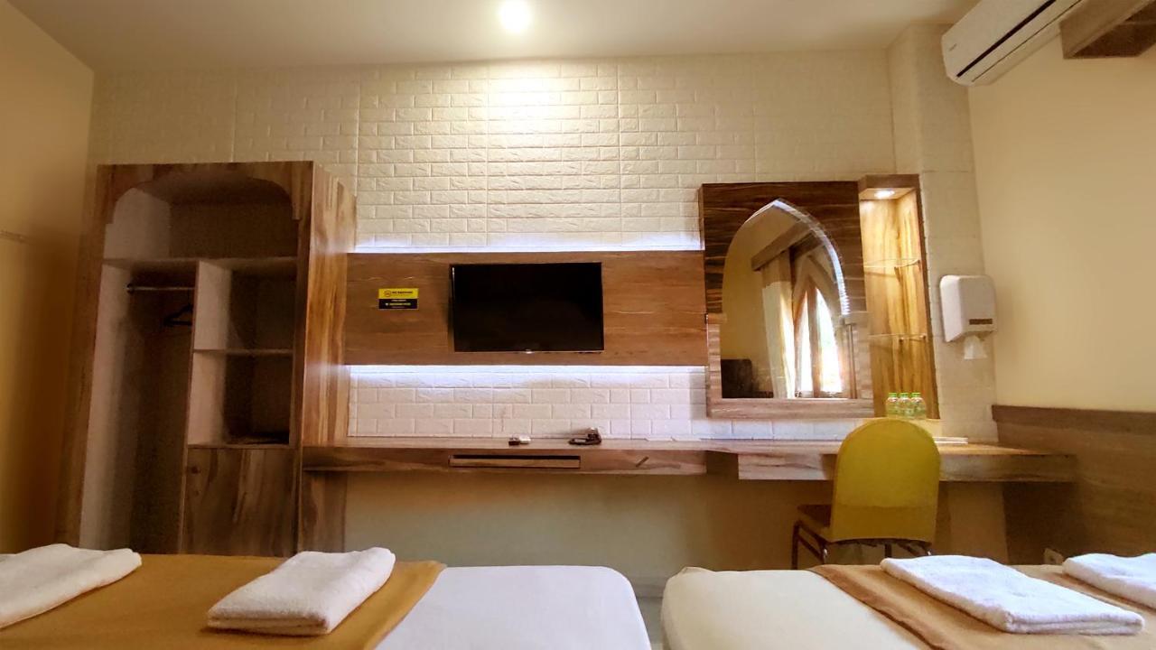 Hotel Syariah Larismanis Semarang Extérieur photo