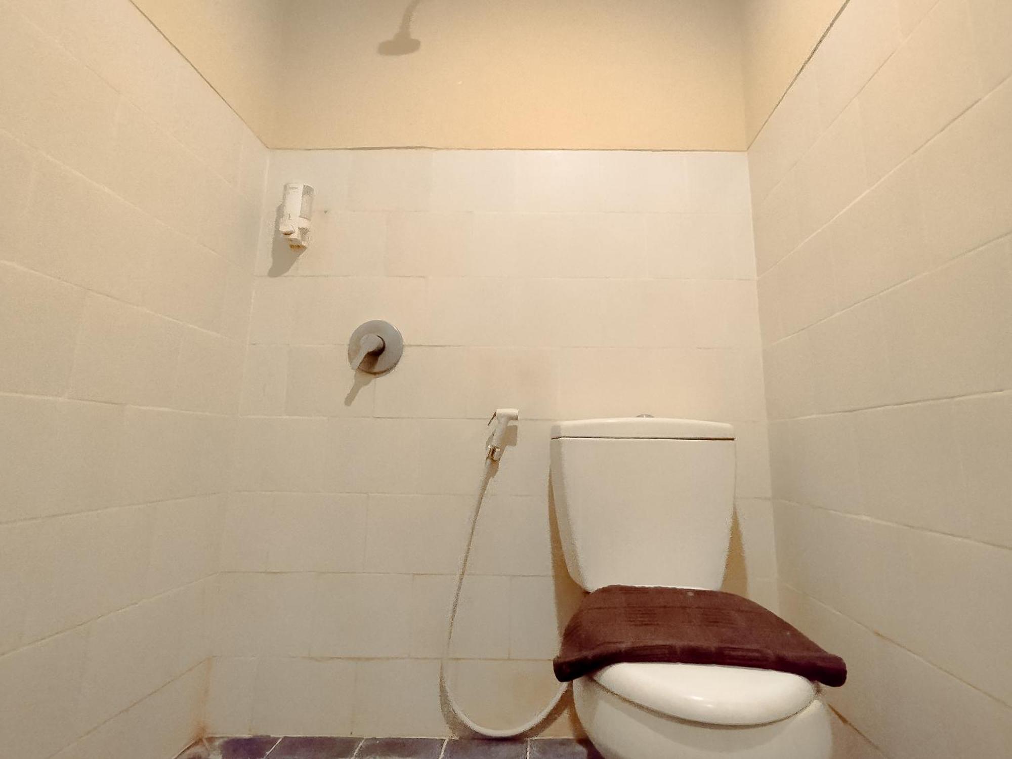 Hotel Syariah Larismanis Semarang Extérieur photo
